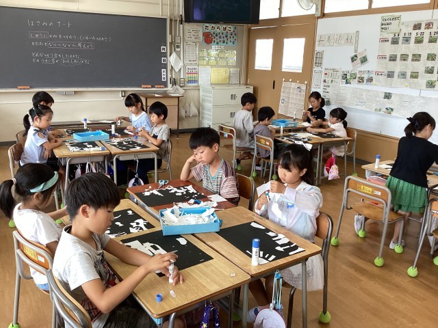 図工「はさみのアート」
