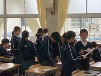 二者択一のワークをしている様子